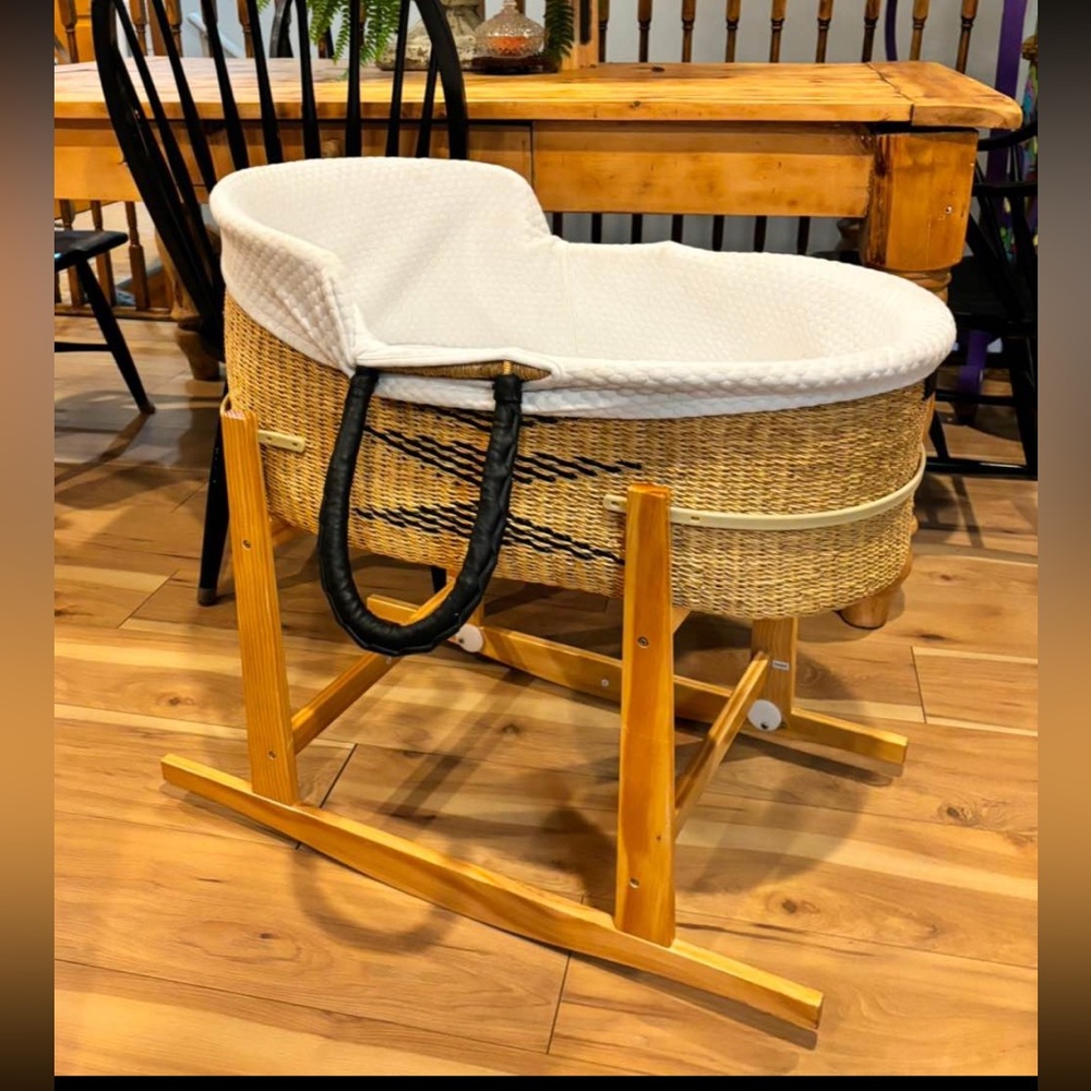 Design Dua Woven Moses Basket Bassinet + Stand
